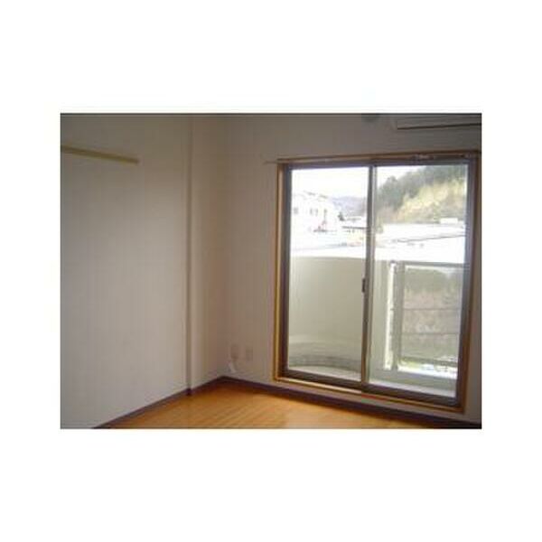 メゾン南多摩108号室 リビング