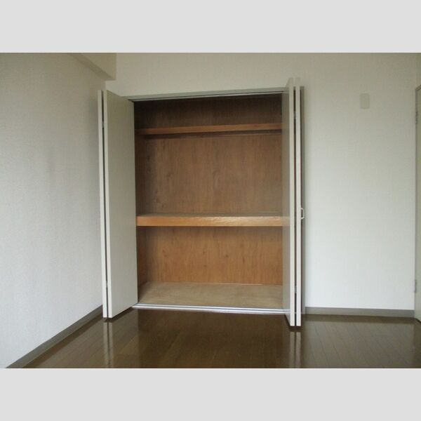 ラフィネ西都賀402号室 洋室