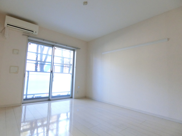 ハーミット高幡0202号室 リビング