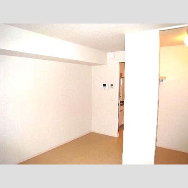 サニーフラット三ツ沢 洋室(玄関側)