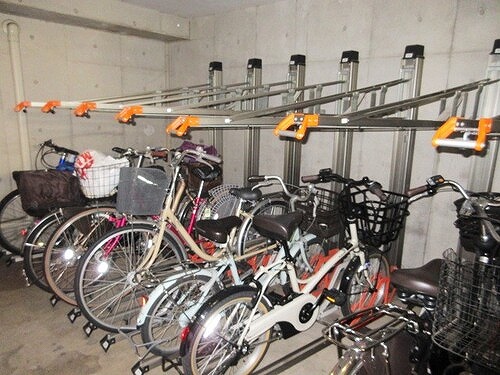 グランドステージ海岸通り3階 駐輪場