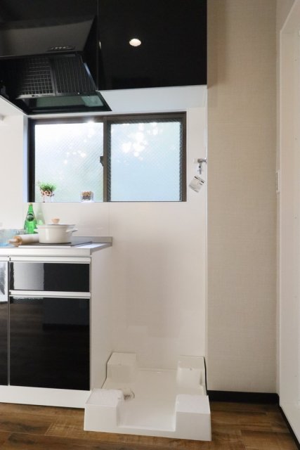 メゾン半谷2階 室内洗濯機置場※家具･小物はイメージです