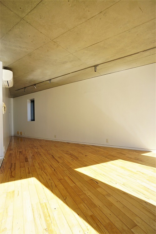 ＷＥＥＫＥＮＤ ＨＯＵＳＥ ＡＬＬＥＹ3階 リビング