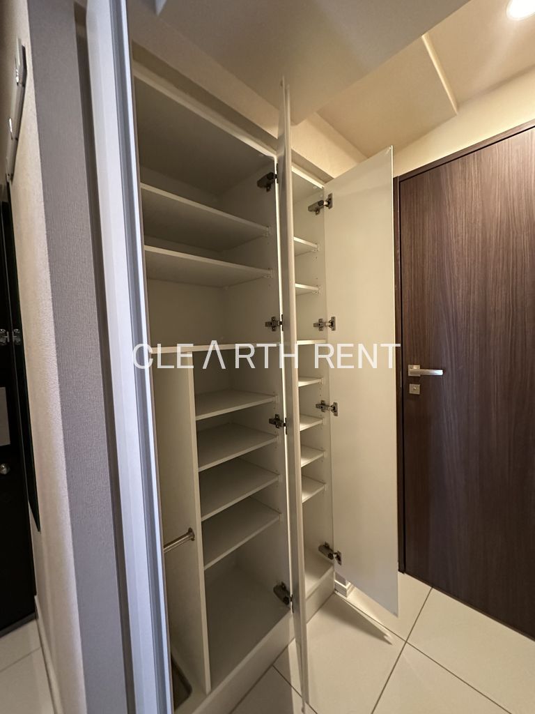 コンシェリア目白台 ＨＩＬＬＳＩＤＥ ＳＱＵＡＲＥ 収納力のあるシューズボックス