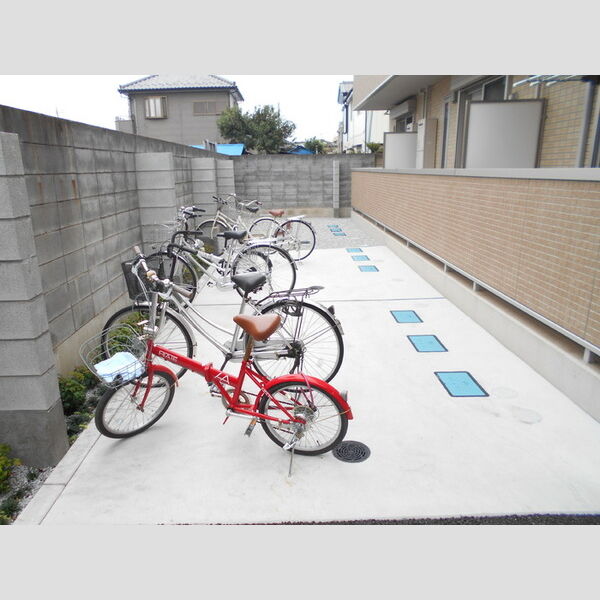 コリーヌ105号室 駐輪場