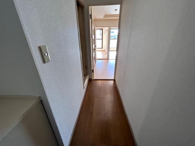ロイヤルメゾン高森202号室 廊下