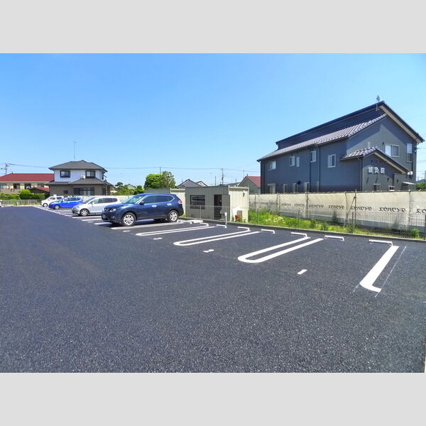 ロマージュNARITAⅡ 駐車場
