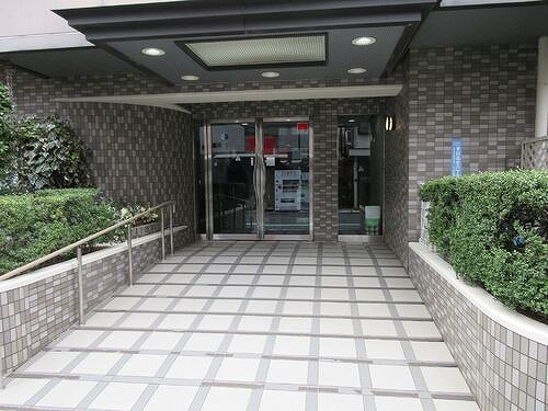 ライオンズプラザ日暮里2階 エントランス外観　※2025年3月撮影