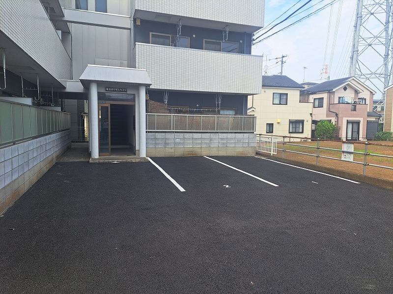 第２ホワイトハイツ2階 駐車場