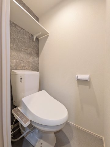 ニコ春日町0105号室 トイレ
