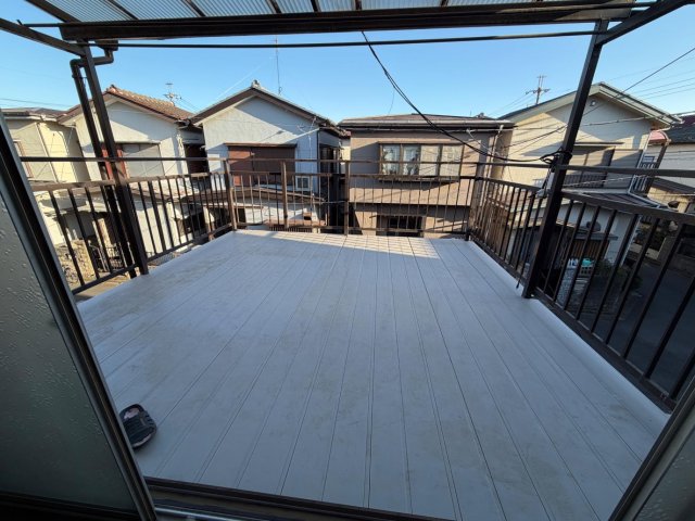 三芳町大字藤久保戸建 南向きの広いバルコニー。バーベキューなども楽しめます。