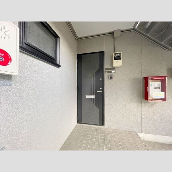 ラフィネ　FGG101号室 玄関ドア