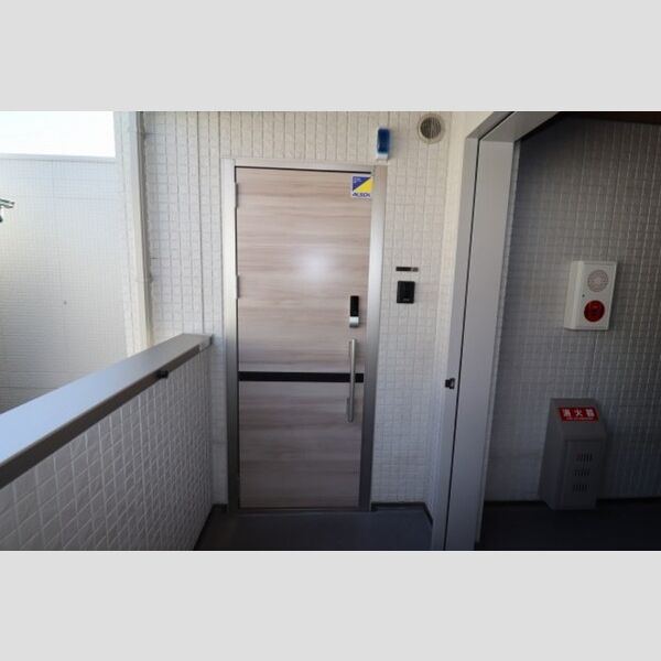 セレスティア大島301号室 玄関ドア