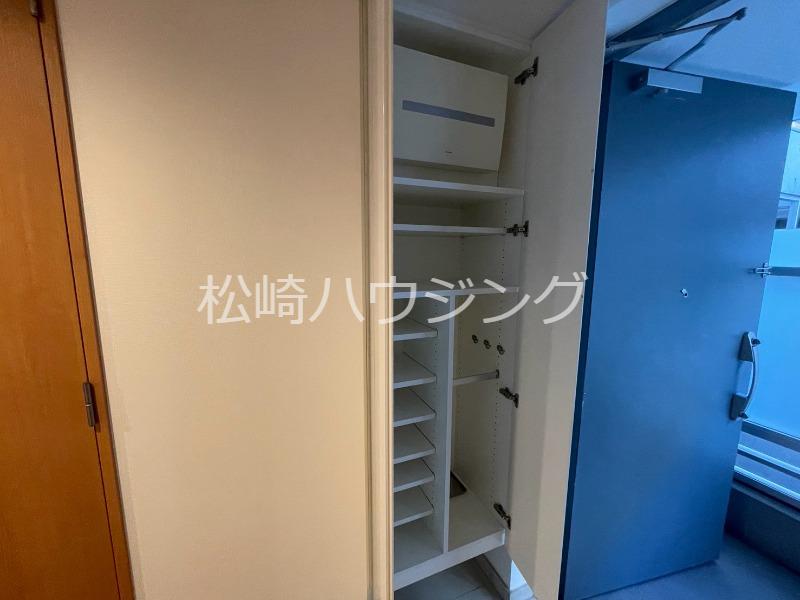 Dacha1階 玄関