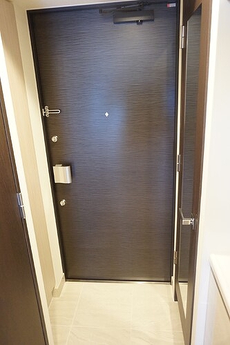 フレシア中目黒4階 玄関　※2021年3月撮影