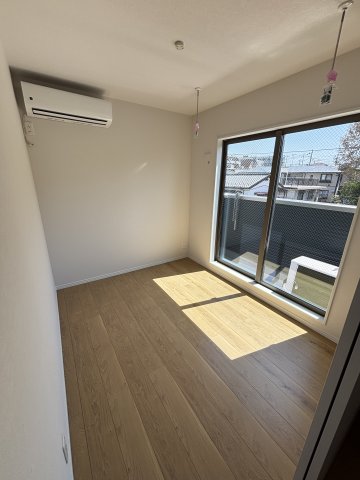 ウィンメゾン薬園台0201号室 南向きの為日当たりの良い洋室です！