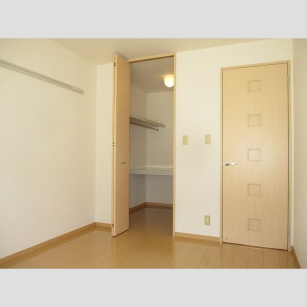 グリーンコート貝塚 2号館201号室 洋室