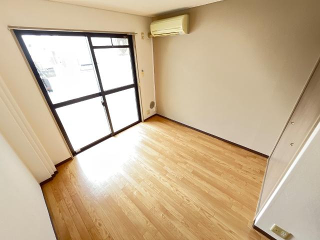 エルガーデン 洋室