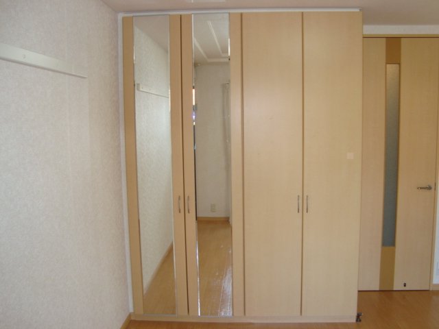 エバーシャインＳＯＧＡ201号室 クローゼット（閉）