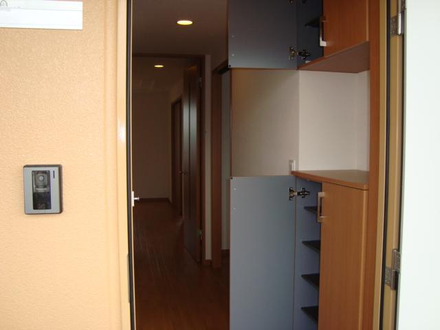 ＥＶＥＲ　ＳＨＩＮＥ　ＳＨＯＮＡＮ 下駄箱