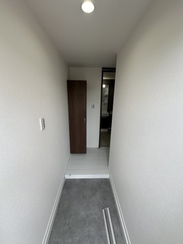 ベイルーム金沢西柴202号室 玄関