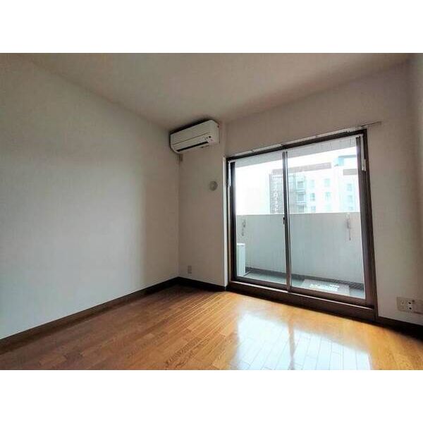 メゾン・ド・ヴィレ千葉中央 リビング