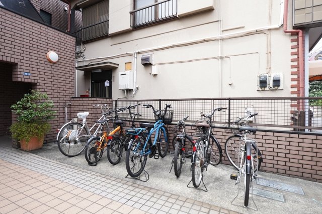 ロジマンエイト3階 駐輪場