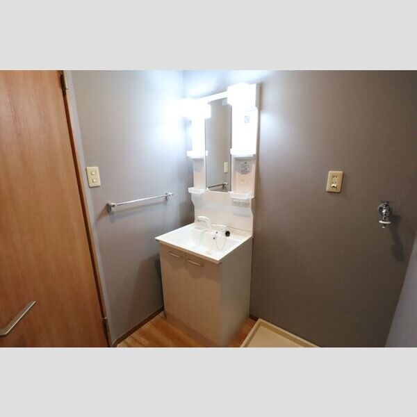 ハイカムールST・ユアサ 洗面所