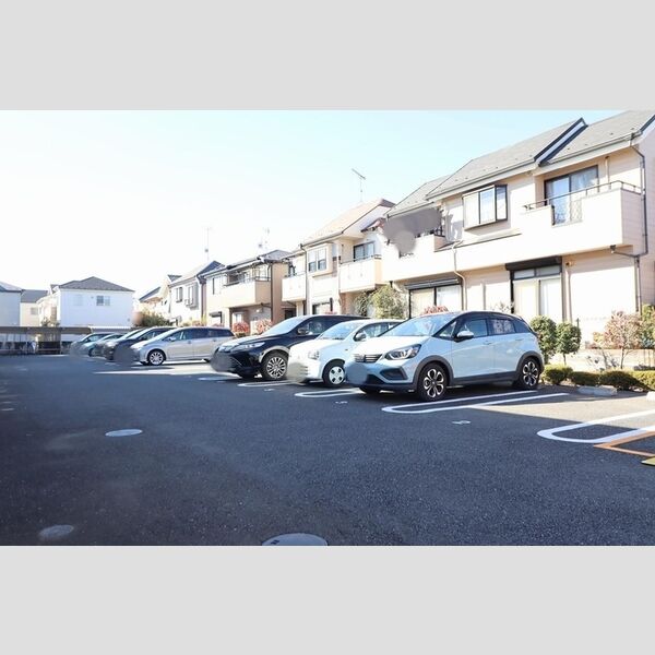 ソレアード　A棟 駐車場