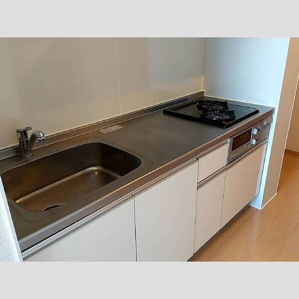 サンビレッジ春205号室 二口ガスコンログリル付きシステムキッチン