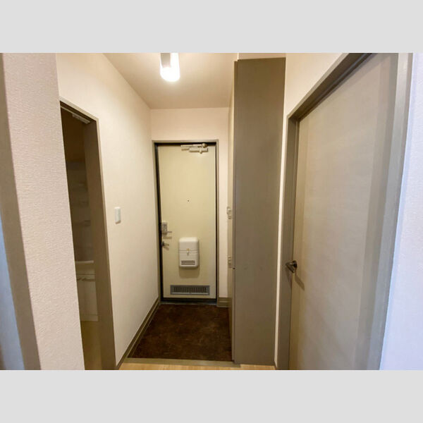 プリムヴェール　弐番館 玄関