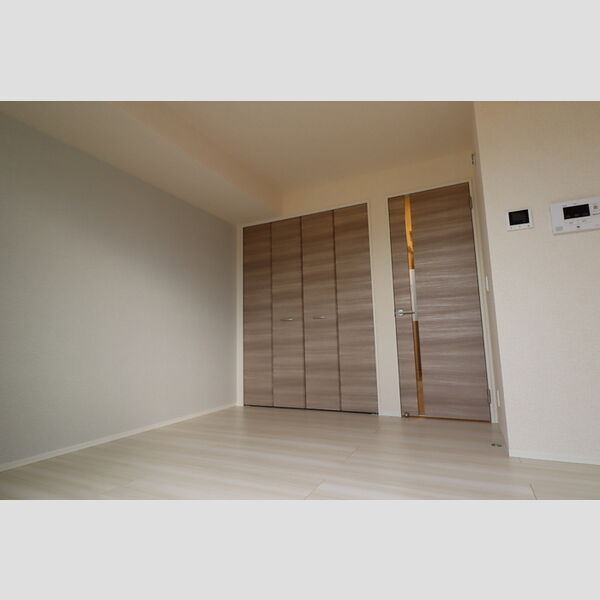 マ・メゾン鵠沼花沢　A 洋室6.6帖　ベランダ方向より