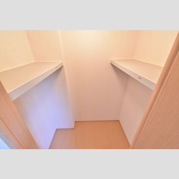 ラディアント102号室 ウォークインクローゼット