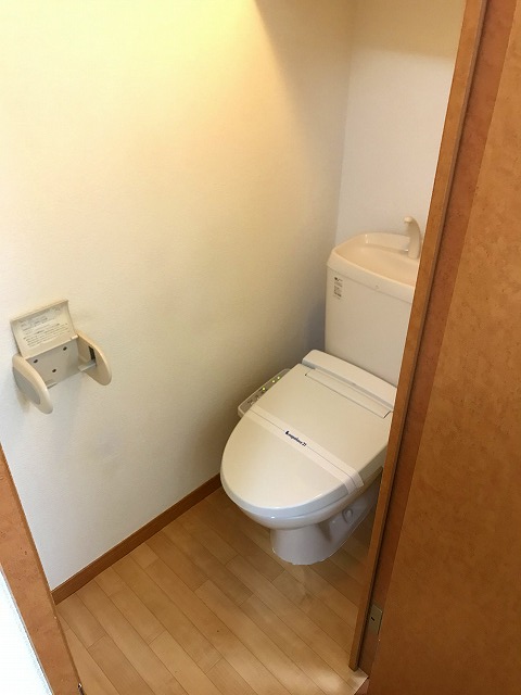 レオパレスウエストヴィレッジ104号室 温水洗浄便座