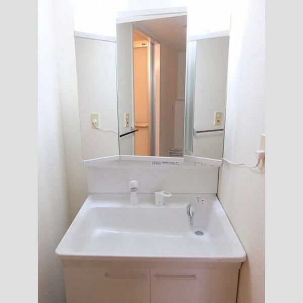 Bellevue参番館201号室 洗面