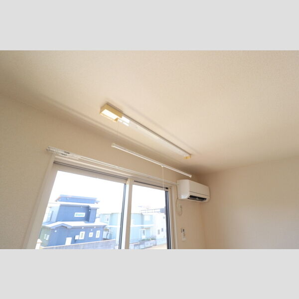 リトルアイランドⅡ206号室 室内物干し