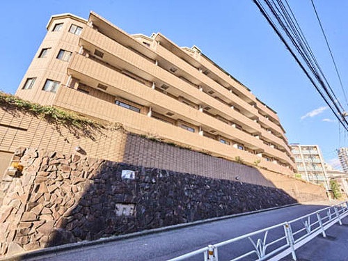 ライオンズガーデン初台3階 建物外観（別角度）　※２０２４年３月の写真