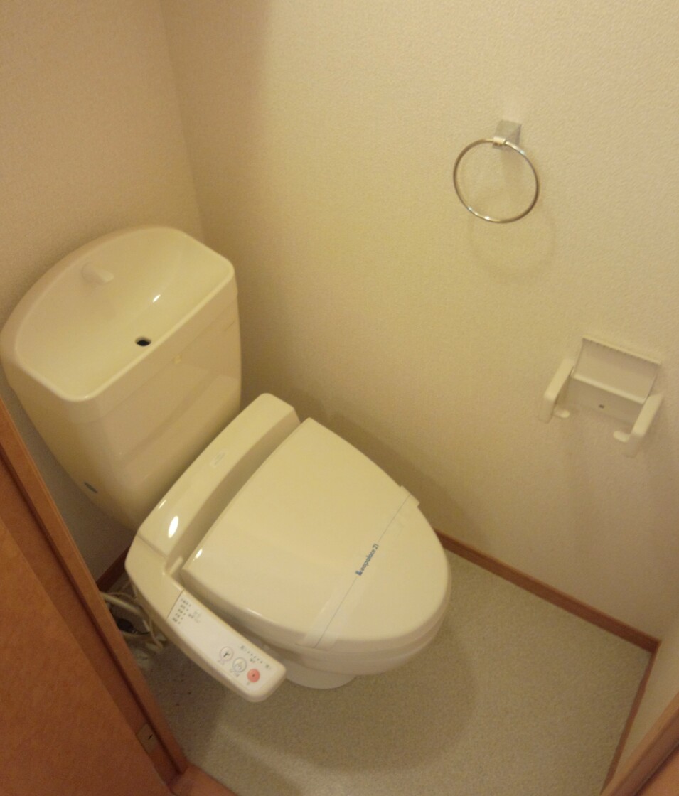 レオパレス西ノ前105号室 温水洗浄便座付き