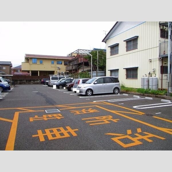 サウザンドサニー　EAST 駐車場