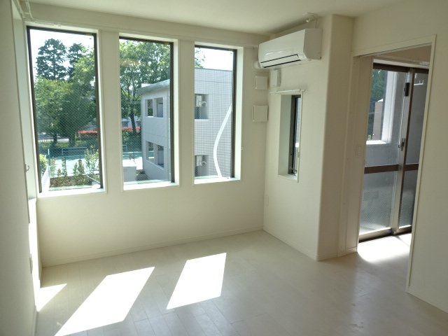 フローラ201号室 リビング