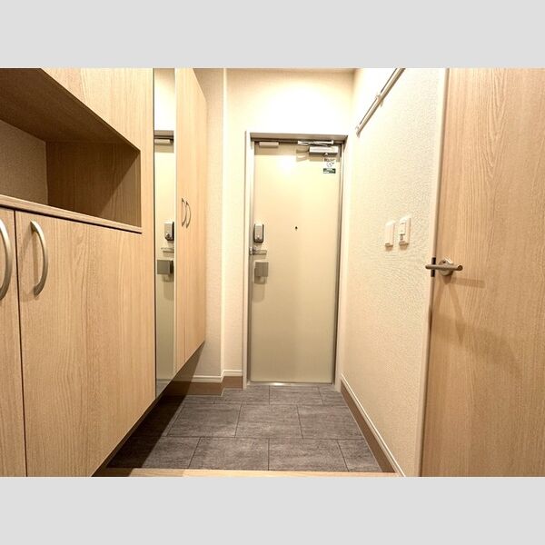 グランテージ海神E 玄関