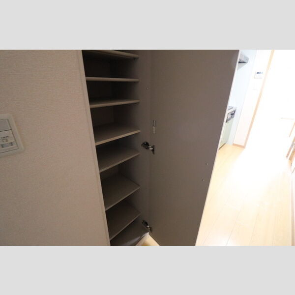 ウィスタリア402号室 シューズボックス