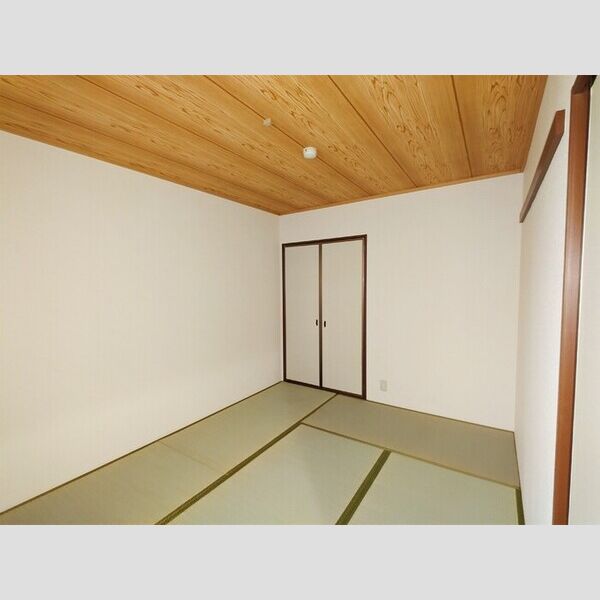 グランドールミツトヨ102号室 和室6帖