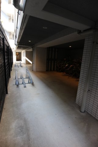 プラウドフラット荻窪Ⅱ 駐輪場　※参考写真
