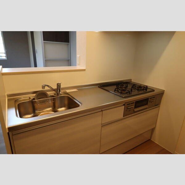メゾン真砂201号室 対面式3口ガスコンロ付システムキッチン