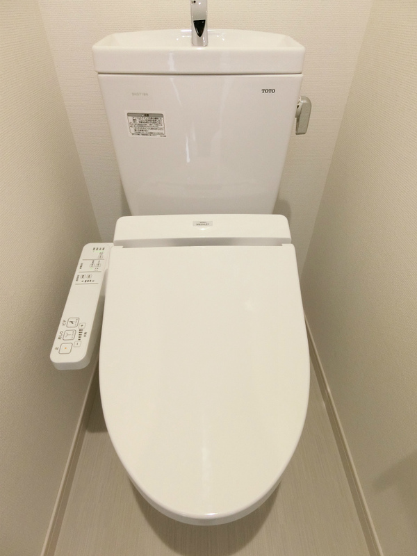 リブリ・ピアッツァ喜多見2階 トイレ