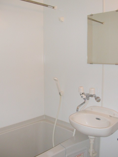 レオミノール明神町0205号室 お風呂