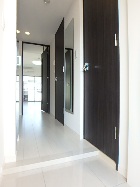 ガーラ・ヴィスタ武蔵小山 人感センサー照明付玄関！