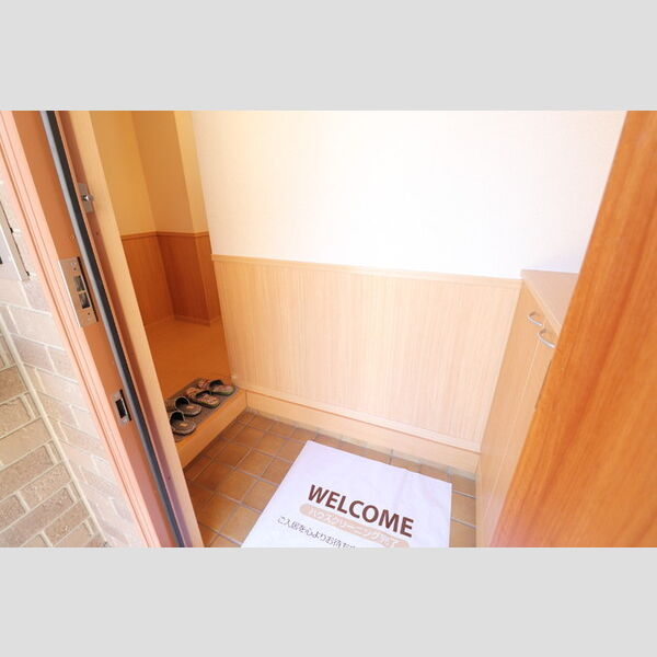 プロイド中央　ABCDEFGHH101号室 玄関