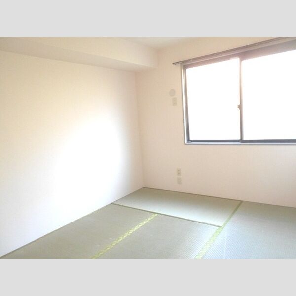 プリムヴェール　参番館105号室 和室6帖